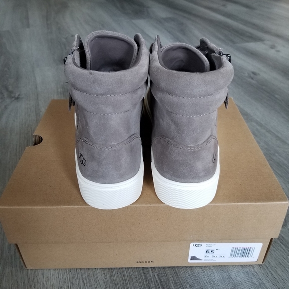 UGG Olli Suede Sneakers. - Picture 6 of 8